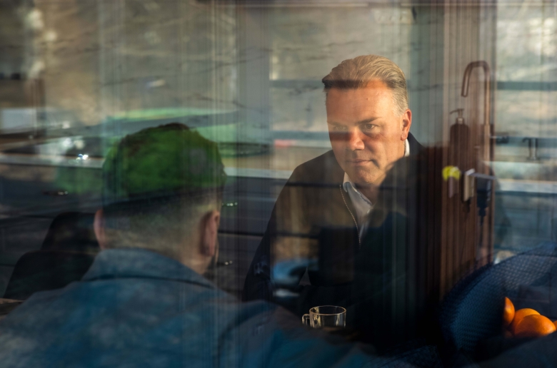 Team Olivia på besök hos första jourfamiljen för ensamkommande unga från Ukraina